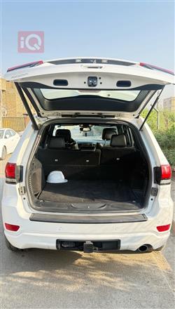 جیپ گراند شیرۆکی